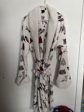 Cozy Sherpa-Lined Fleece Robe with Winter Print